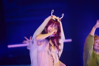 　歌うアイナ・ジ・エンド＝２０２５年１２月２０日、東京・有明の東京ガーデンシアター