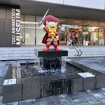 　東映アニメーションミュージアムの外観と「ペロ」の噴水＝東京都練馬区