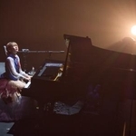 　ツアー最終日で演奏するハラミちゃん