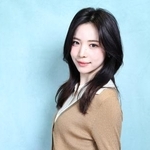 「まっしろなちょうちょ」を刊行するＭＡＹＡ（撮影・佐藤まりえ）