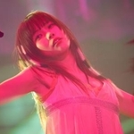 　パフォーマンスするアイナ・ジ・エンド＝２０２５年１２月２０日、東京・有明の東京ガーデンシアター