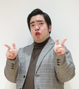 　「プッシュ」ポーズをする徳永ゆうき＝東京都渋谷区