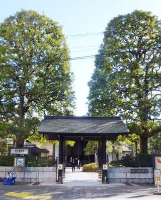 　国立能楽堂の門＝東京都渋谷区