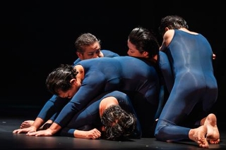 国際芸術祭「あいち２０２５」パフォーミングアーツ　態変「ＢＲＡＩＮ（ブレイン）」（Ｐｈｏｔｏ：相模友士郎）