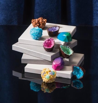 　惑星チョコレート「星の結晶／宇宙鉱物標本」（提供写真）