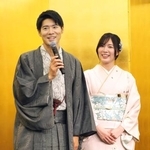 　記者会見に登場した松井珠理奈（右）と辻本達規＝２０２６年１月７日、東京都渋谷区