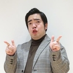 　「プッシュ」ポーズをする徳永ゆうき＝東京都渋谷区