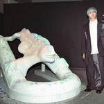 　内覧会に登場した伊野尾慧＝東京都品川区