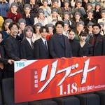 　「リブート」に出演する鈴木亮平（中央）ら＝東京都港区