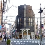 　鳩森八幡神社前の交差点付近＝東京都渋谷区