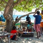 　東ティモールの海辺（市川男寅撮影）
