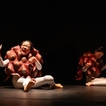 国際芸術祭「あいち２０２５」パフォーミングアーツ　態変「ＢＲＡＩＮ（ブレイン）」（Ｐｈｏｔｏ：相模友士郎）