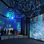 　作品の数々の場面を使ったプロジェクションマッピング＝東京都港区