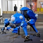 　展示されているキャラクター「タチコマ」＝東京都港区