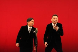 　爆笑問題の田中裕二（左）と太田光