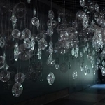 　小松宏誠「雨のうた」（２０１９-２０２６年　ミクストメディア　撮影：稲葉真）（提供写真）