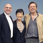 　制作発表会見に登場した（左から）ショーン・ホームズ、堺雅人、サイモン・スティーブンス＝２７日、東京都千代田区