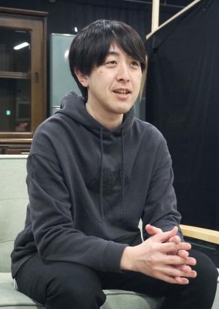 　コメディーへの思いを語る冨坂友