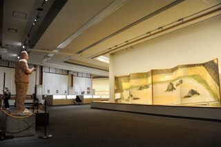 　龍子記念館の展示室＝東京都大田区