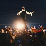 　パフォーマンスするバッド・バニー＝７日、千葉市（Ｐｈｏｔｏ　ｂｙ　＠ｂａｄｂｏｉ）