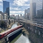 　聖橋からの眺め。手前から東京メトロ丸ノ内線、ＪＲ中央線、ＪＲ総武線＝東京都内