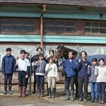 　馬術部の部員ら＝東京都豊島区の学習院大