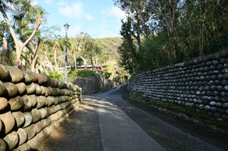 　美しい玉石垣が残る陣屋跡＝東京都八丈町