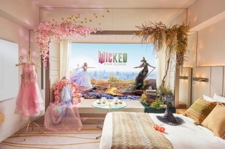 　映画「ウィキッド　永遠の約束」の世界観を表現した室内＝東京・紀尾井町（提供写真）