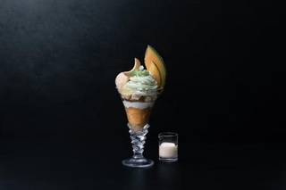 　「果房　メロンとロマン」で人気の「メロンのモンブランパフェ」（提供写真）