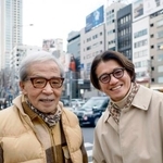 　ファッション業界の重鎮、斎藤久夫さん（左）と、クリエーティブディレクターの坂田真彦さん。首元がおしゃれ