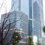 　東京駅八重洲口の高層ビル＝東京都中央区