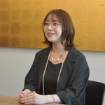 　インタビューに応える内山夕実＝２０２６年３月、東京都港区で撮影