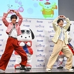 　「２０２６年サンリオキャラクター大賞」開幕イベントに登場し、ダンスを披露する曽野舜太（左）と吉田仁人＝９日、東京都目黒区