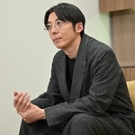 　インタビューを受ける高橋一生＝４月、岡山市北区