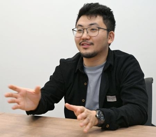 　インタビューに答える三浦謙司