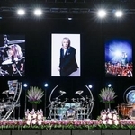 　お別れの会の会場に飾られた真矢さんのドラム＝１４日、東京都江東区