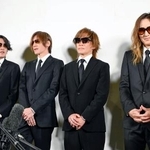 　囲み取材に応じる「ＬＵＮＡ　ＳＥＡ」の（左から）ＲＹＵＩＣＨＩ、ＳＵＧＩＺＯ、ＩＮＯＲＡＮ、Ｊ＝１４日、東京都江東区