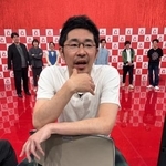 　記者と膝詰めで語る「しずる」の池田一真＝東京・赤坂のＴＢＳ