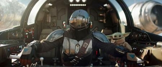 　映画「スター・ウォーズ　マンダロリアン・アンド・グローグー」より