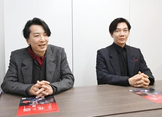 　「ＤＡＺＺＬＥ」の長谷川達也（左）と飯塚浩一郎＝東京都港区