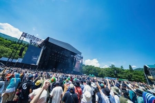 　フジロックフェスティバルのグリーンステージ＝２０２５年、新潟県湯沢町（（Ｃ）宇宙大使☆スター）