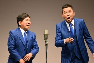 　「爆笑問題」の田中裕二（左）と太田光＝東京都内