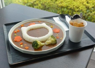 　カフェ・キキの「ＪＩＪＩカレー」＝東京都江戸川区