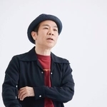 　作品への思いを語るマギー
