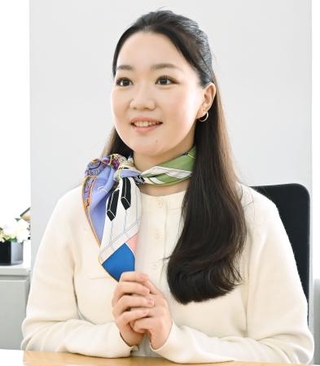 　インタビューに答える五十嵐薫子