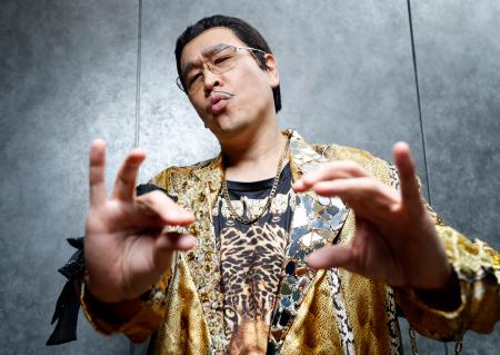 808を愛し、愛された PPAP10周年のピコ太郎|文化・エンタメ