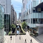 　渋谷川と稲荷橋広場＝東京都渋谷区