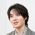 　インタビューに答える小泉光咲