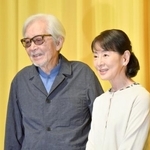 　「戦争の記憶と記録を語り継ぐ映画祭」に登場した山田洋次監督（左）と吉永小百合＝東京都豊島区