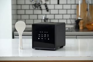 　山善の「キューブ型マイコンジャー炊飯器　２合炊き」